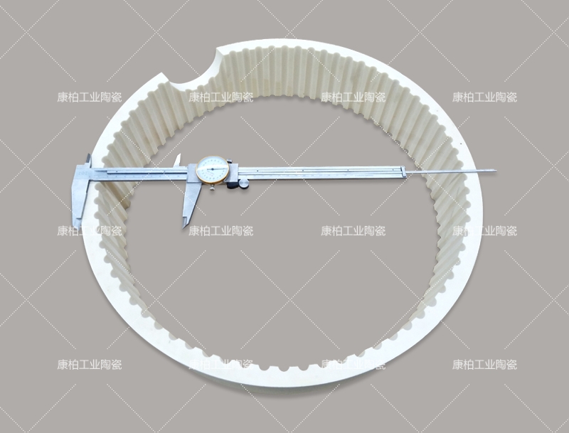 透明氧化鋁陶瓷是完全透明的嗎？會(huì)呈現(xiàn)顏色或霧感？?